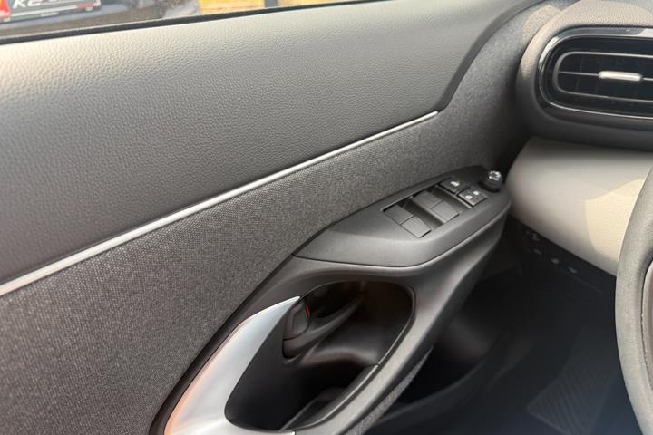Sølv Toyota Yaris Cross fra 2021
