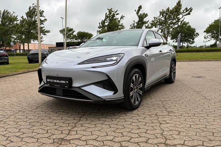 Grå BYD Sealion 7 fra 2024