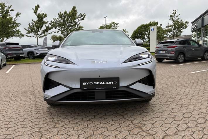 Grå BYD Sealion 7 fra 2024