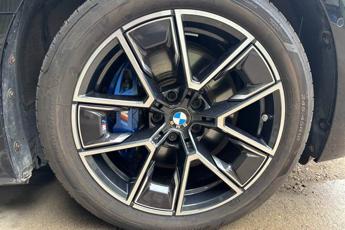 Sort BMW i4 fra 2023
