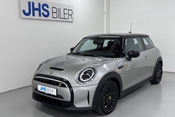 Sølv Mini Cooper SE fra 2023 set udefra