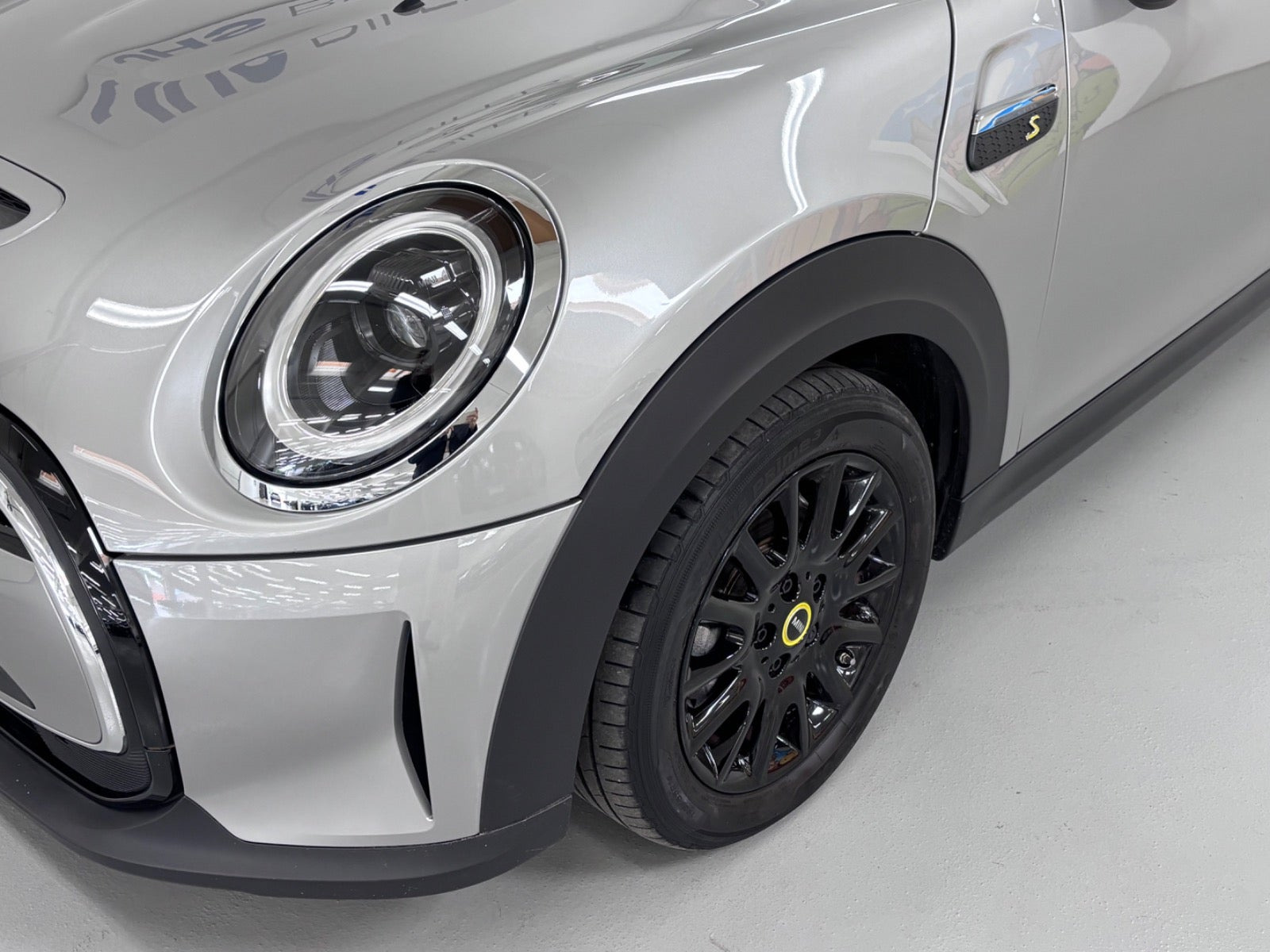 Sølv Mini Cooper SE fra 2023