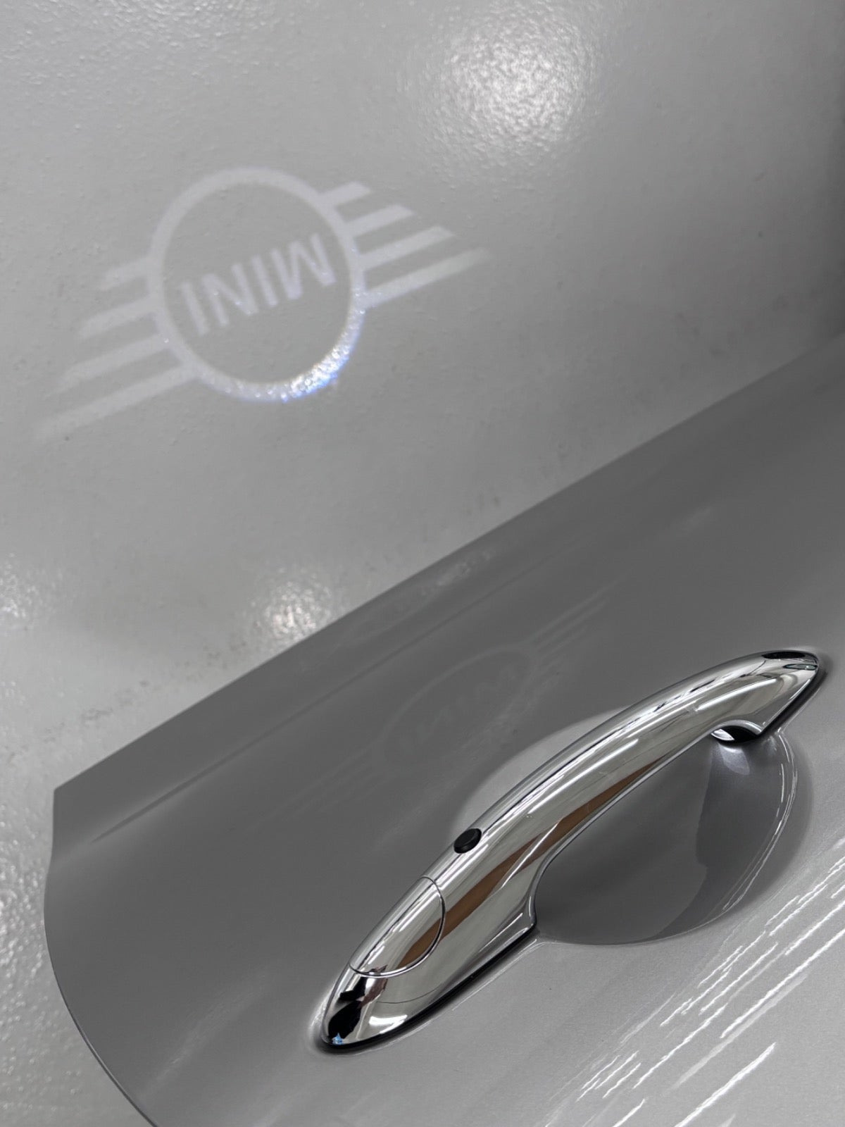 Sølv Mini Cooper SE fra 2023