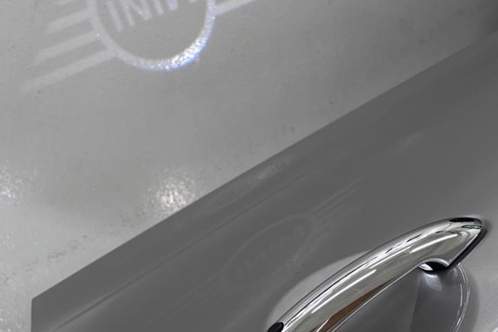 Sølv Mini Cooper SE fra 2023