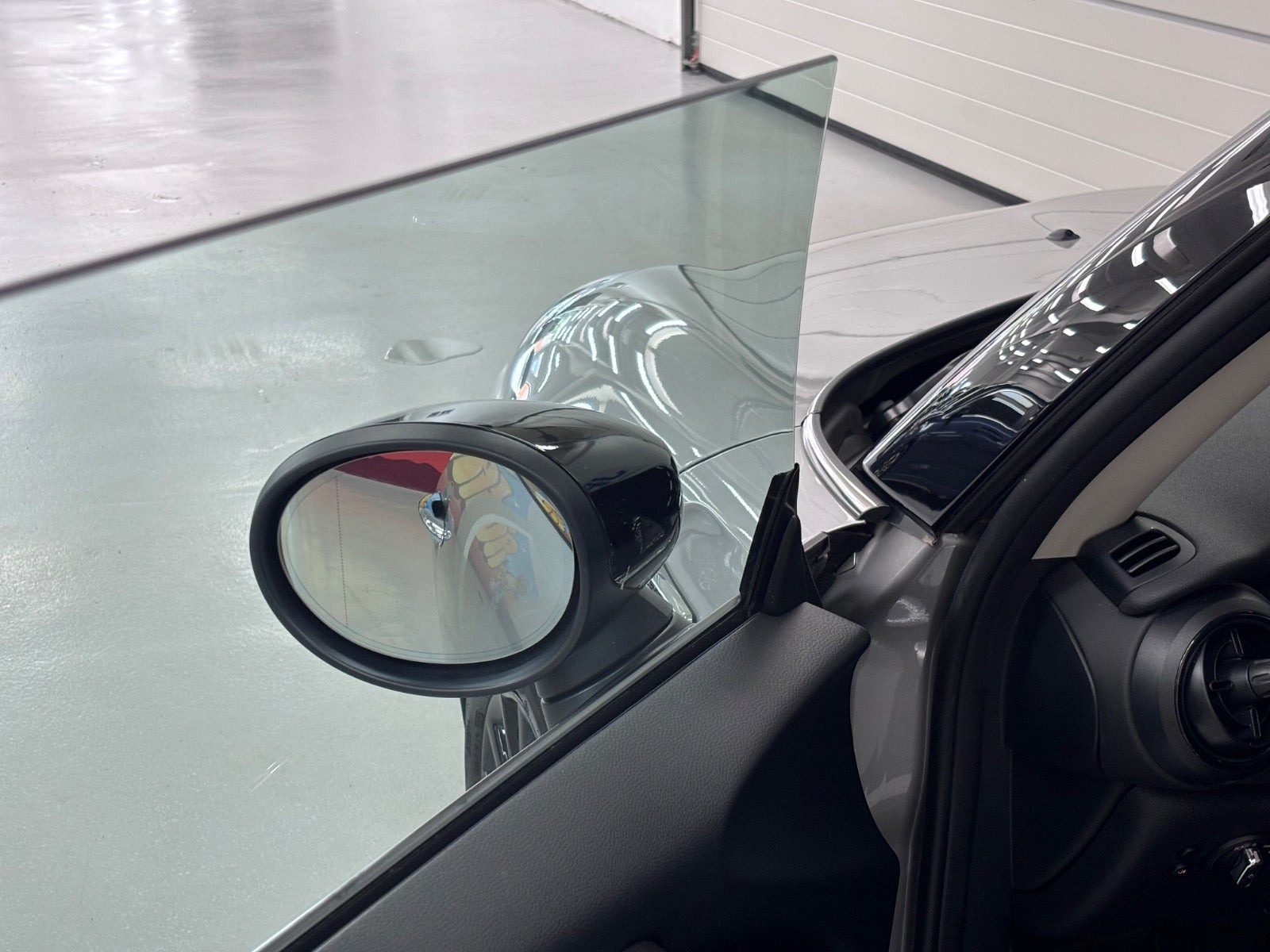 Sølv Mini Cooper SE fra 2023