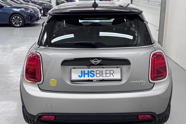 Sølv Mini Cooper SE fra 2023