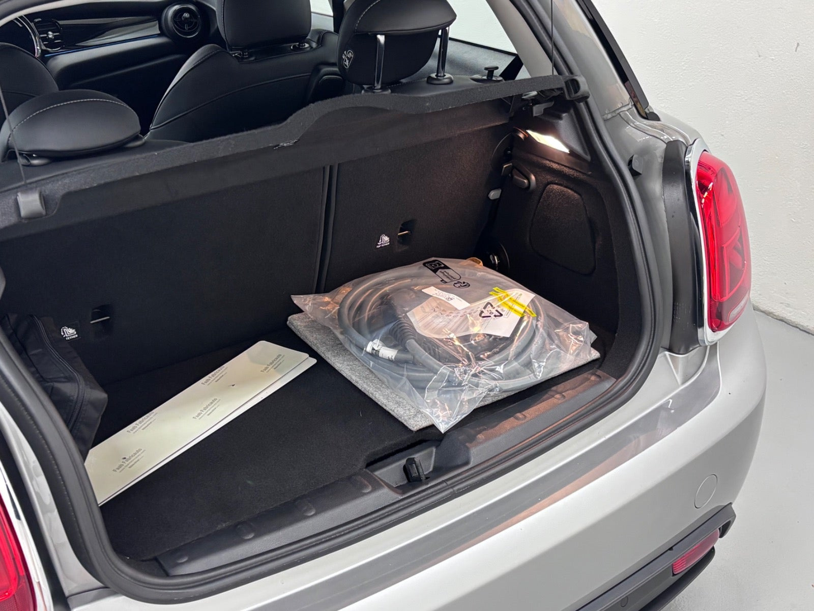 Sølv Mini Cooper SE fra 2023