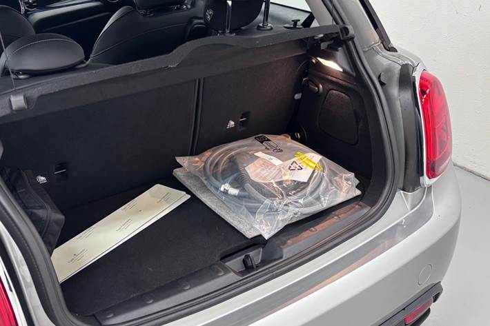 Sølv Mini Cooper SE fra 2023