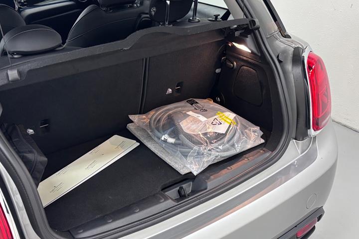 Sølv Mini Cooper SE fra 2023