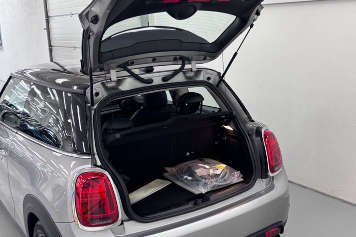 Sølv Mini Cooper SE fra 2023