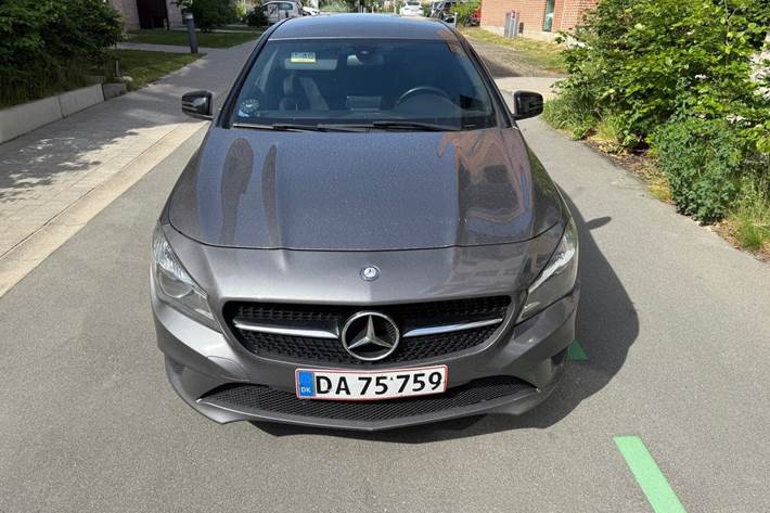 Sølv Mercedes CLA200 fra 2015