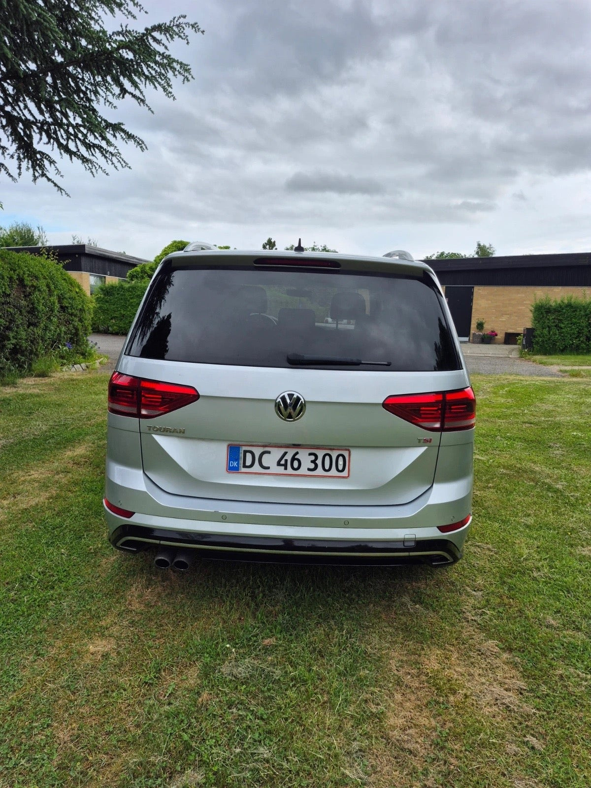 Sølv VW Touran fra 2018