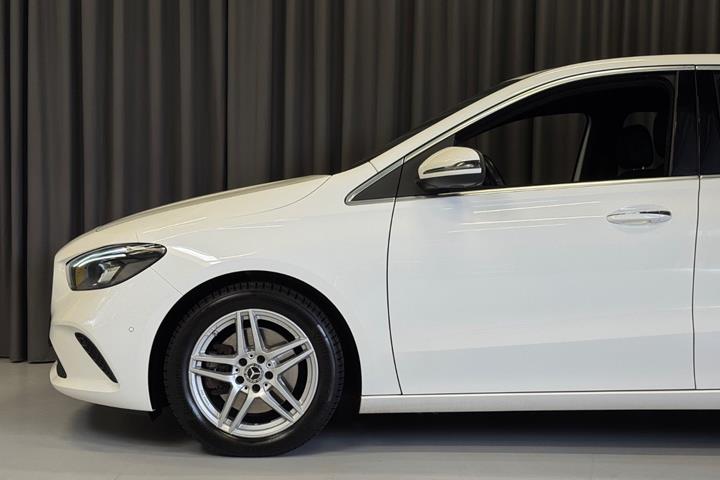 Hvid Mercedes B220 d fra 2020