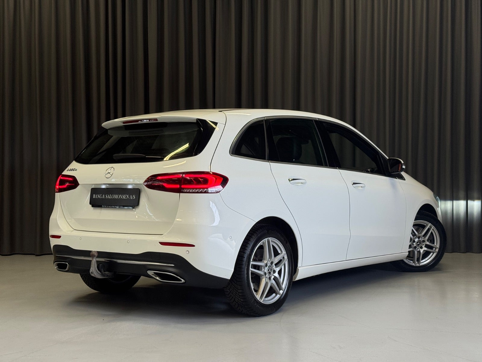 Hvid Mercedes B220 d fra 2020