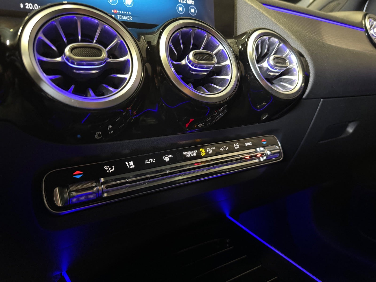 Hvid Mercedes B220 d fra 2020