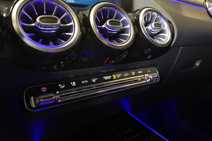 Hvid Mercedes B220 d fra 2020