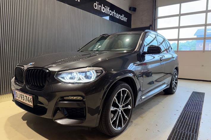 Grå BMW X3 fra 2021