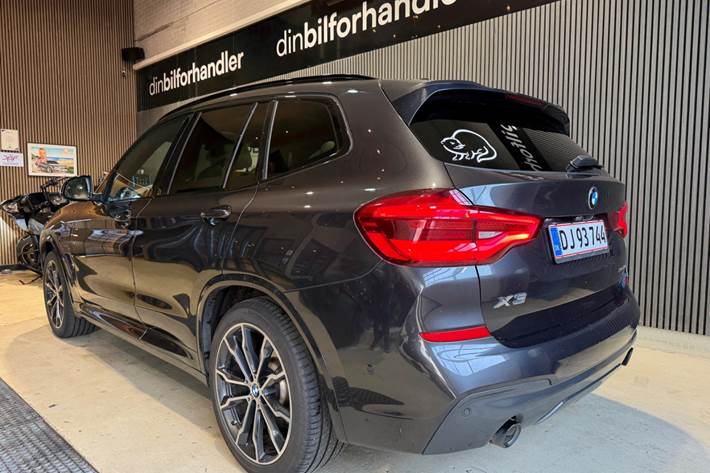 Grå BMW X3 fra 2021