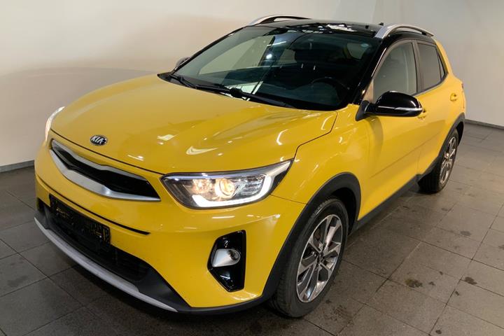 Gul Kia Stonic fra 2019 set udefra