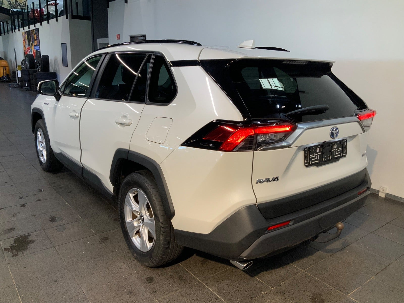 Hvid Toyota RAV4 fra 2021
