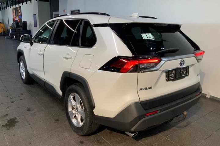 Hvid Toyota RAV4 fra 2021