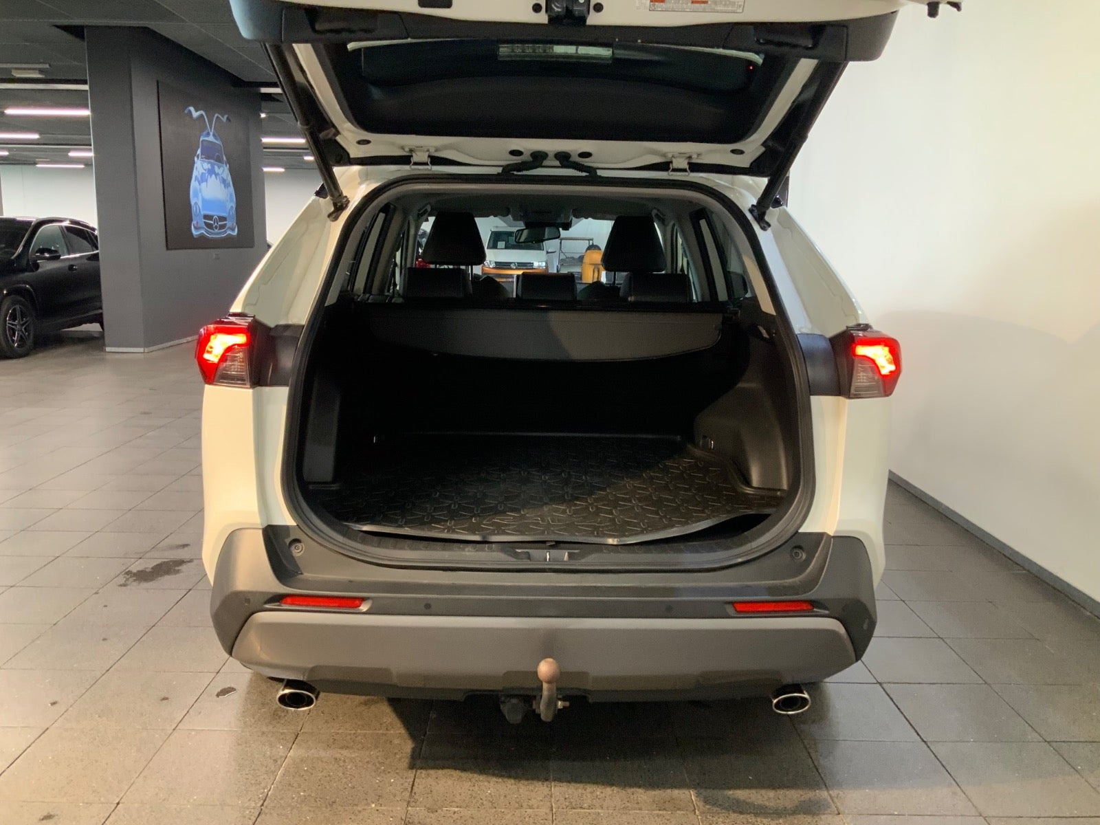 Hvid Toyota RAV4 fra 2021