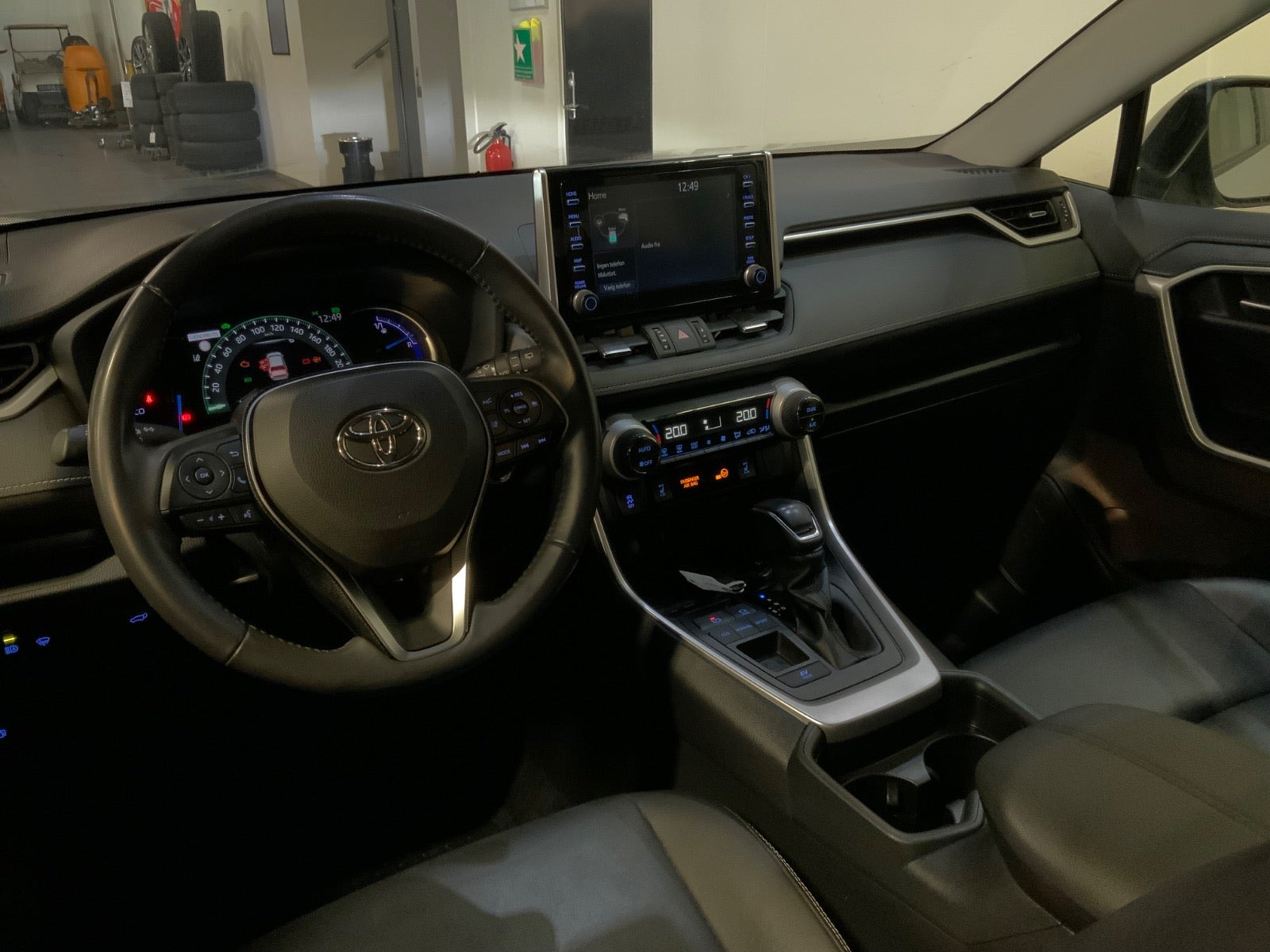 Hvid Toyota RAV4 fra 2021
