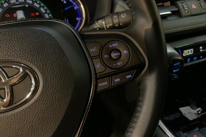 Hvid Toyota RAV4 fra 2021