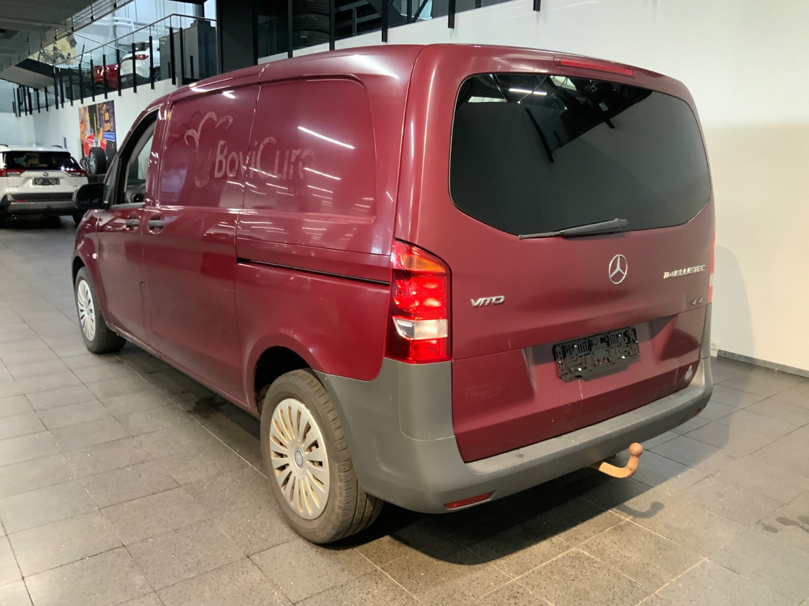 Rød Mercedes Vito 114 fra 2016