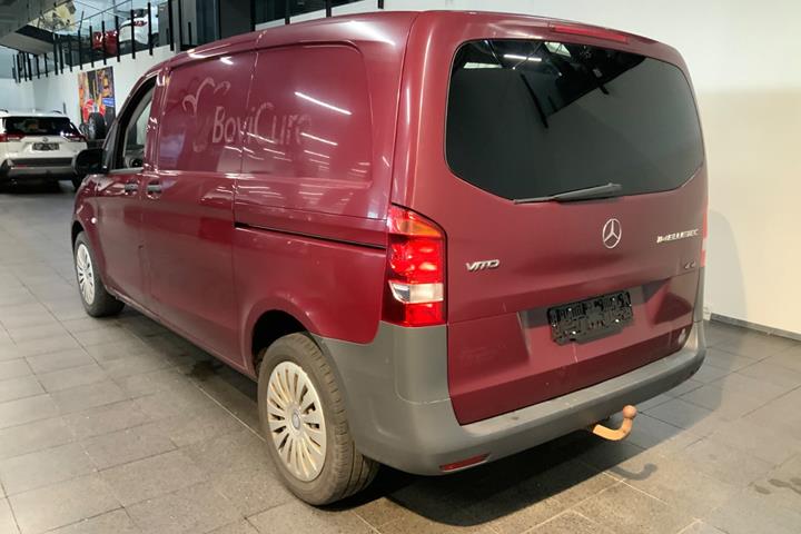 Rød Mercedes Vito 114 fra 2016