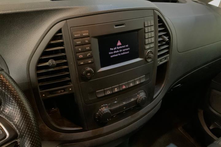 Rød Mercedes Vito 114 fra 2016