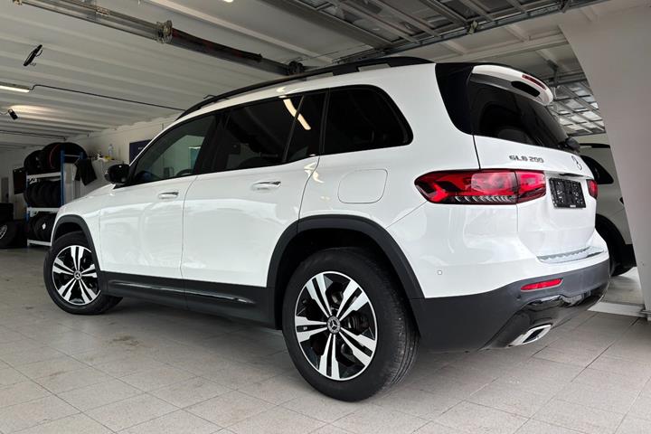 Hvid Mercedes GLB200 fra 2020