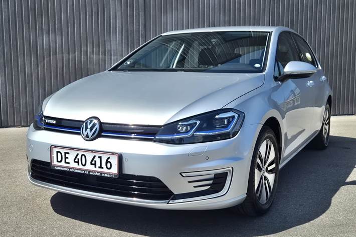 Grå VW e-Golf VII fra 2019 set udefra