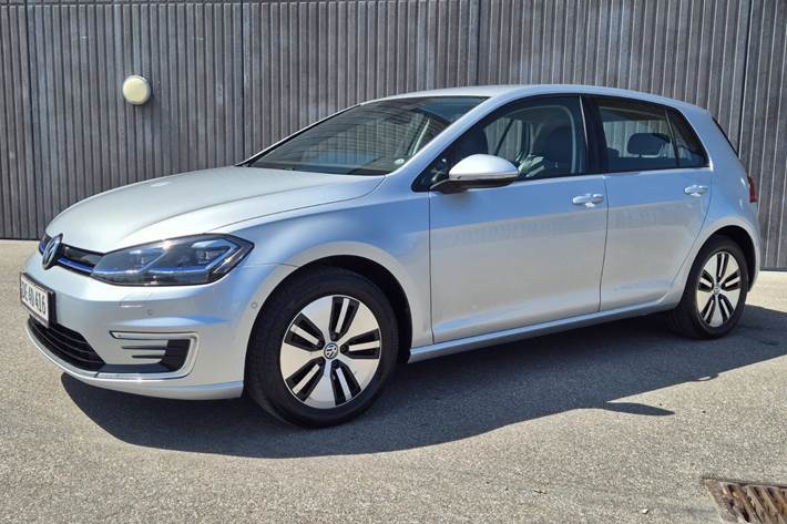 Grå VW e-Golf VII fra 2019
