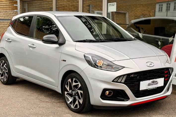 Sølv Hyundai i10 fra 2021