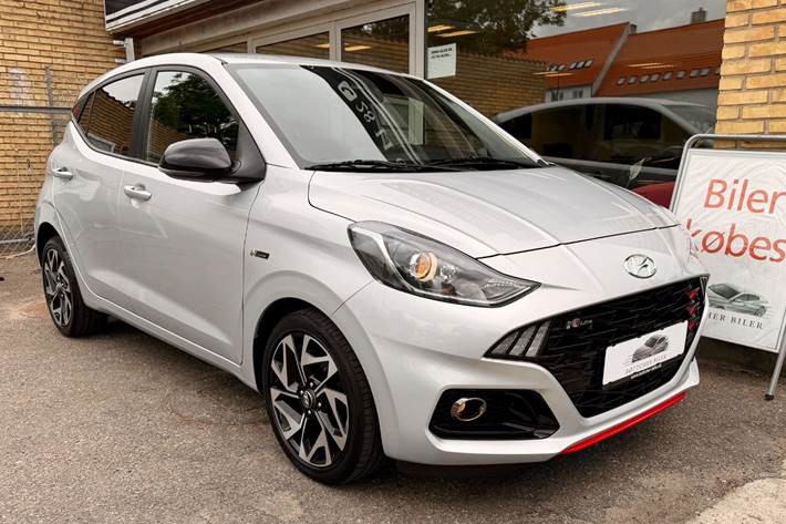 Sølv Hyundai i10 fra 2021