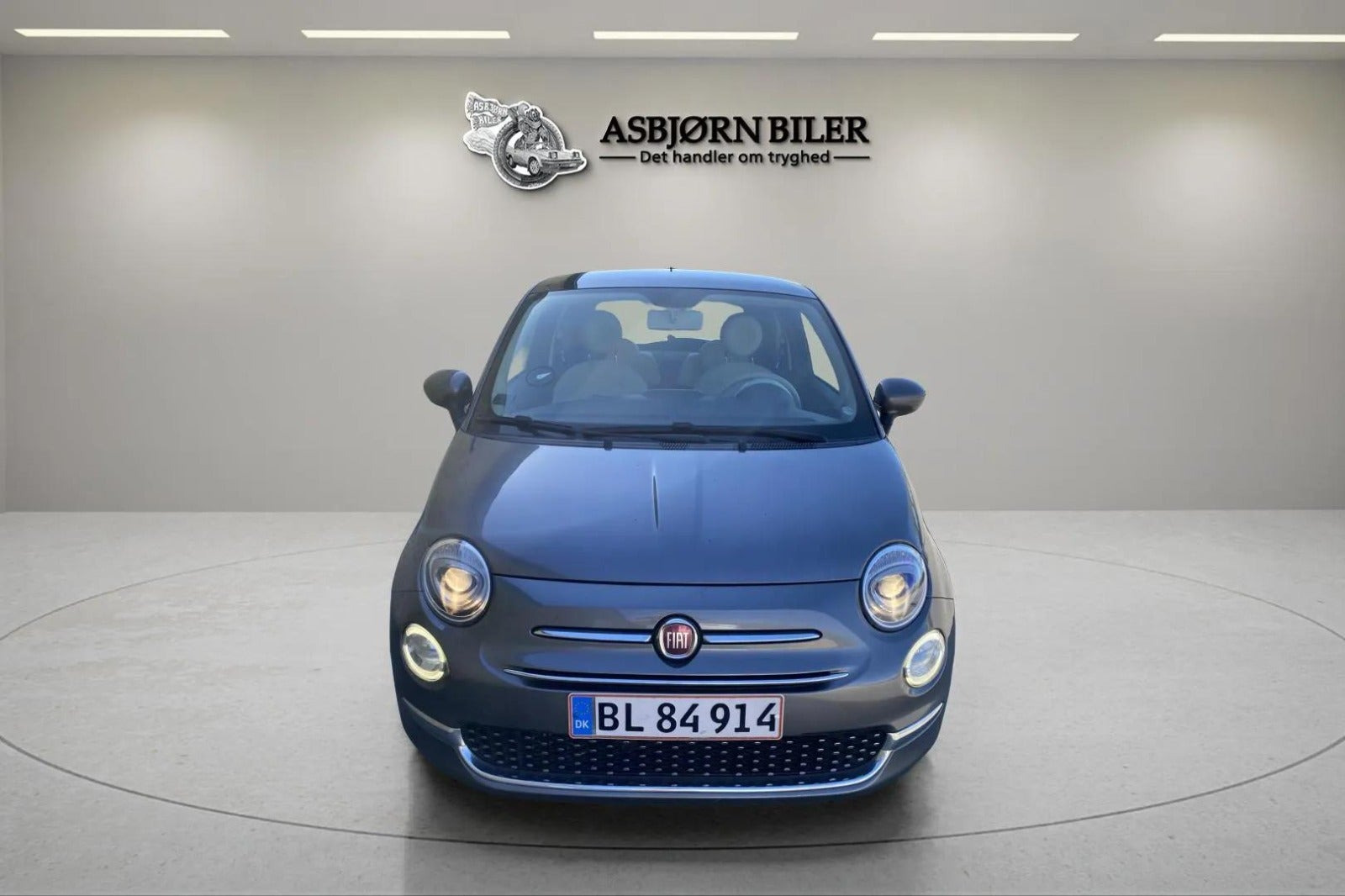 Grå Fiat 500 fra 2016