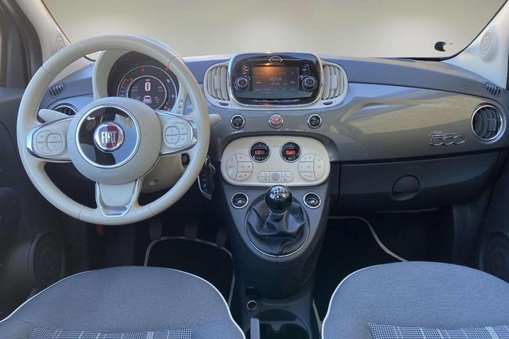 Grå Fiat 500 fra 2016