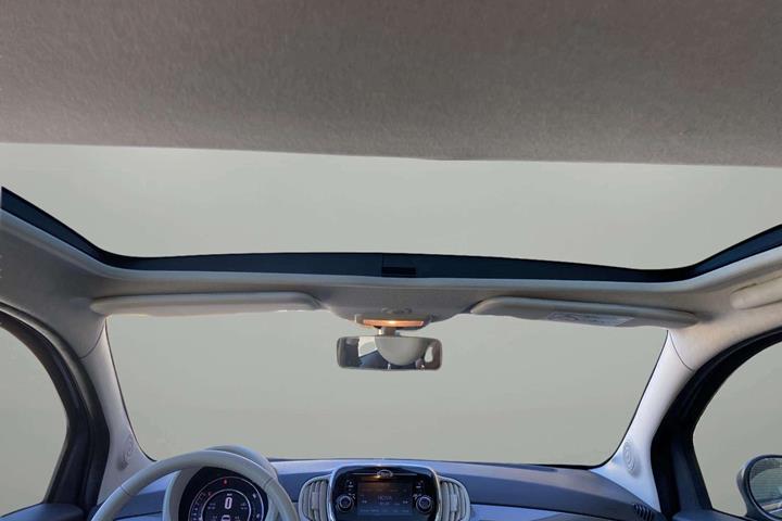 Grå Fiat 500 fra 2016