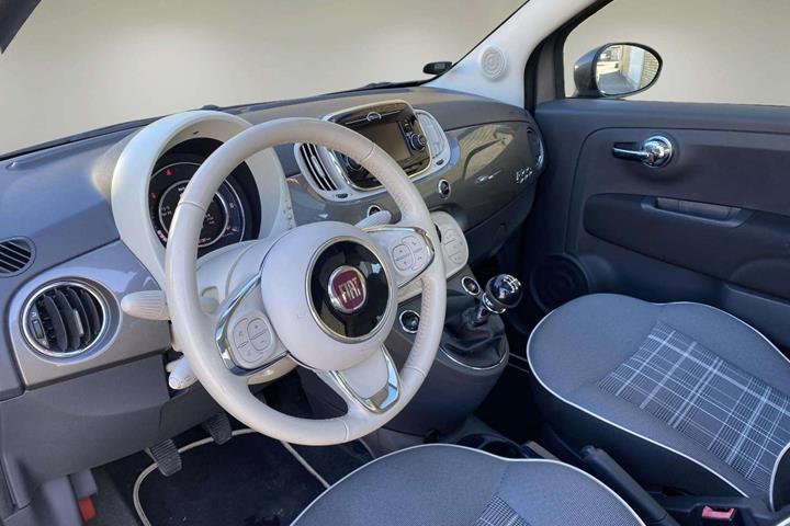 Grå Fiat 500 fra 2016