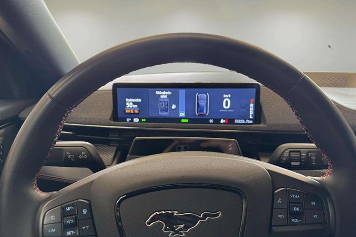 Hvid Ford Mustang Mach-E fra 2024
