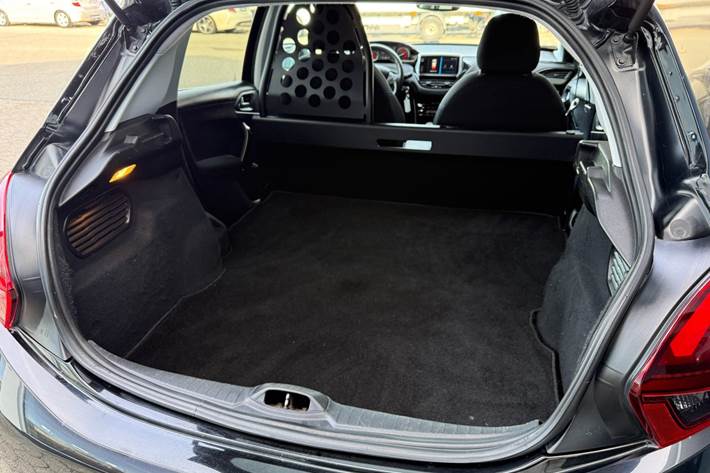 Sort Peugeot 208 fra 2018