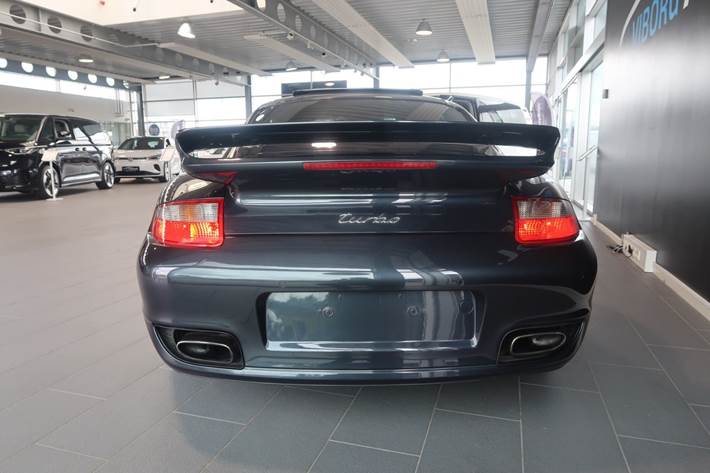 Grå Porsche 911 Turbo fra 2008