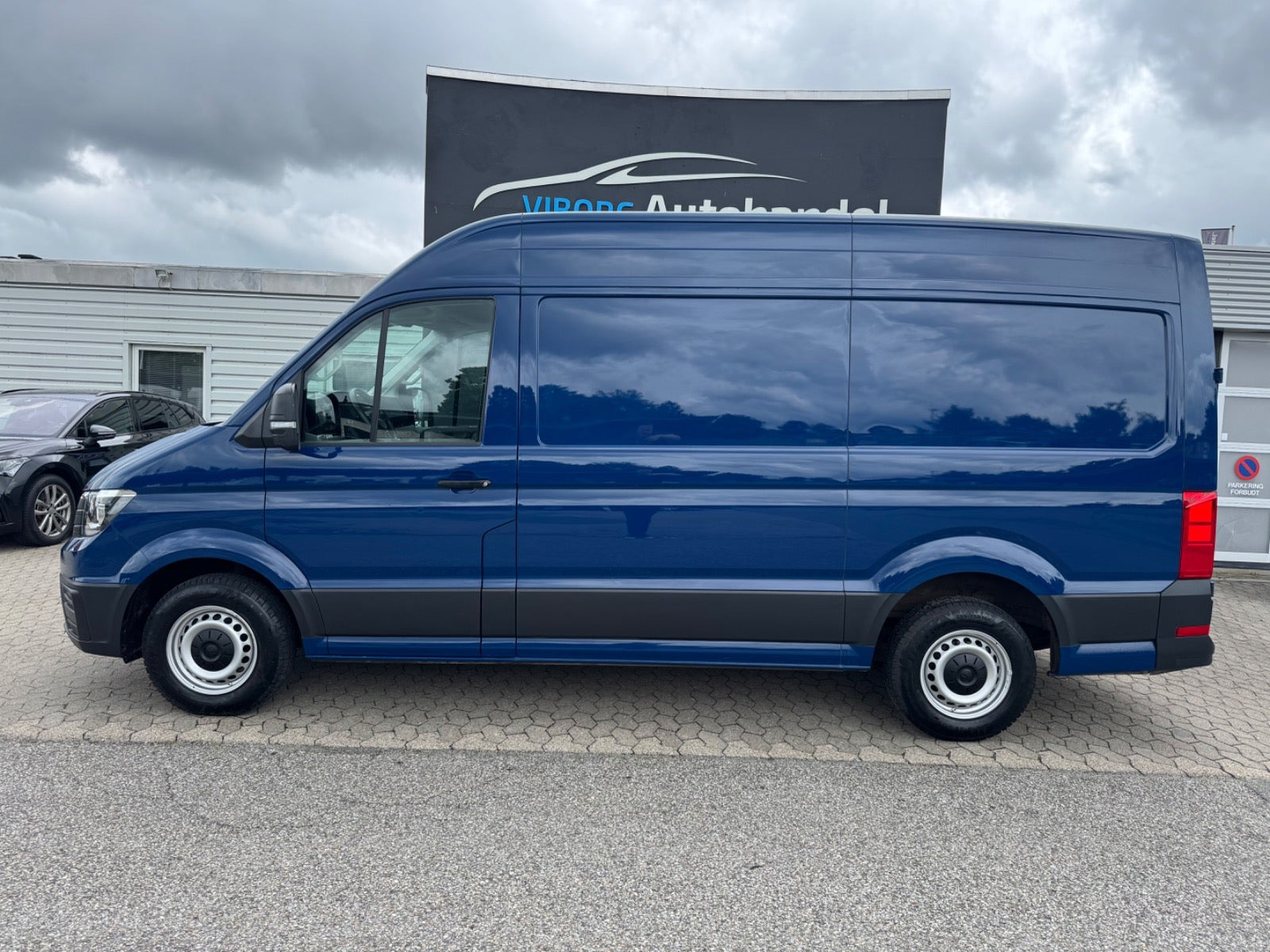 Blå VW Crafter 35 fra 2020