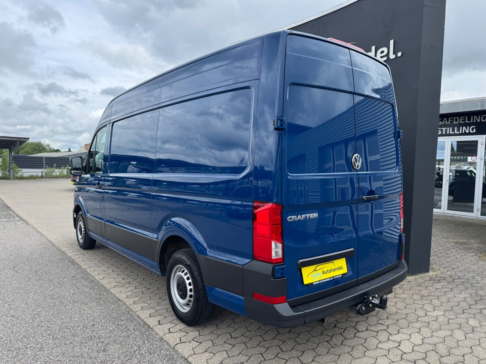 Blå VW Crafter 35 fra 2020