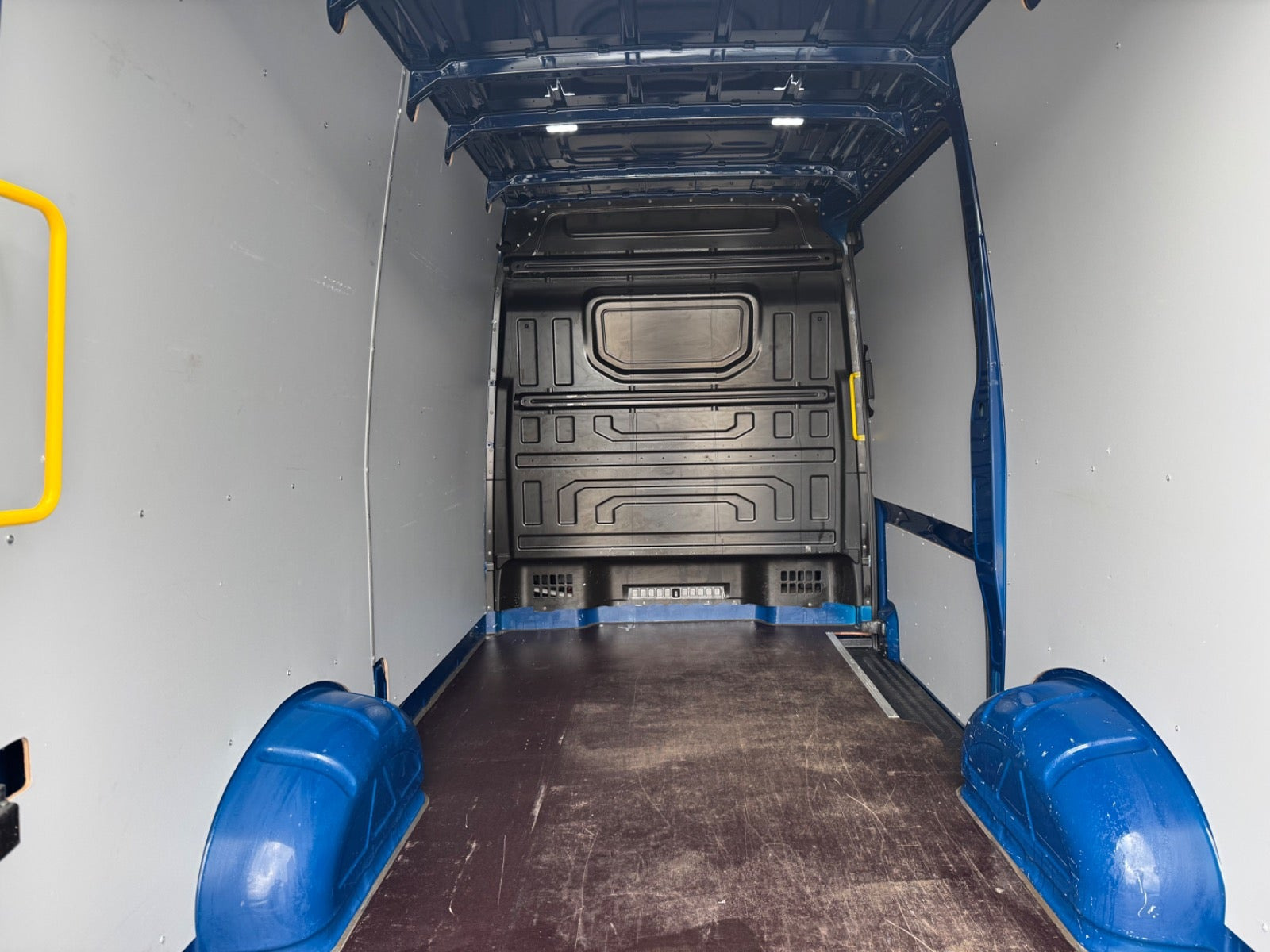 Blå VW Crafter 35 fra 2020