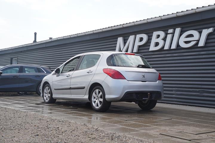 Sølv Peugeot 308 fra 2012