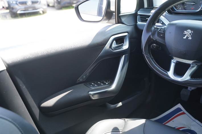 Hvid Peugeot 2008 fra 2018