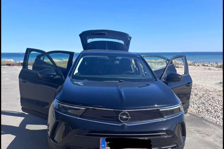 Sort Opel Mokka fra 2021