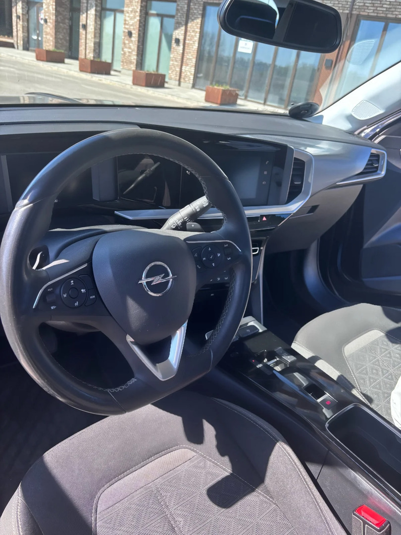 Sort Opel Mokka fra 2021